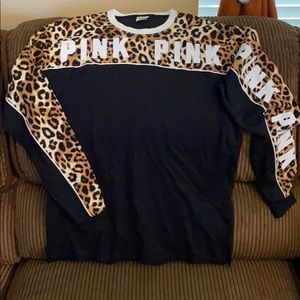 🖤🤎VS PINK Never Worn, long sleeve shirt.🤎🖤